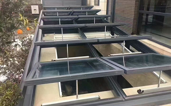 某轨道交通车辆维修车间秦安排烟窗应用