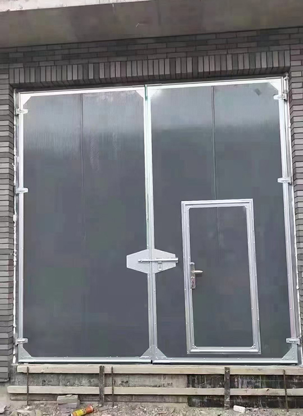 秦安工业平开门在大型设备制造车间的应用实例